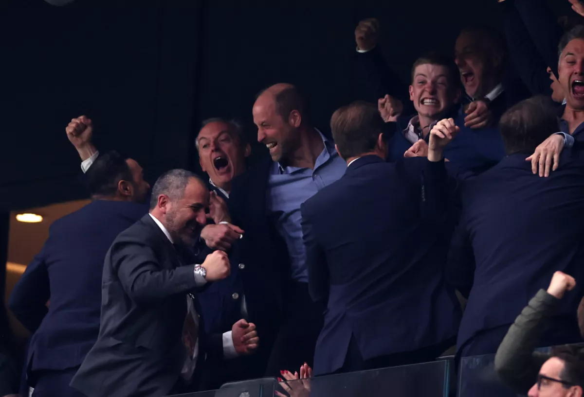 El príncipe William celebra el campeonato del equipo Aston Villa en la Europa League
