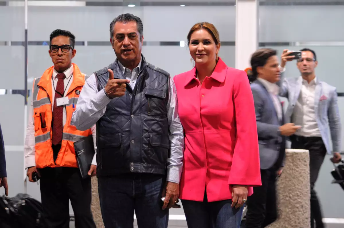 'El Bronco' en el AICM