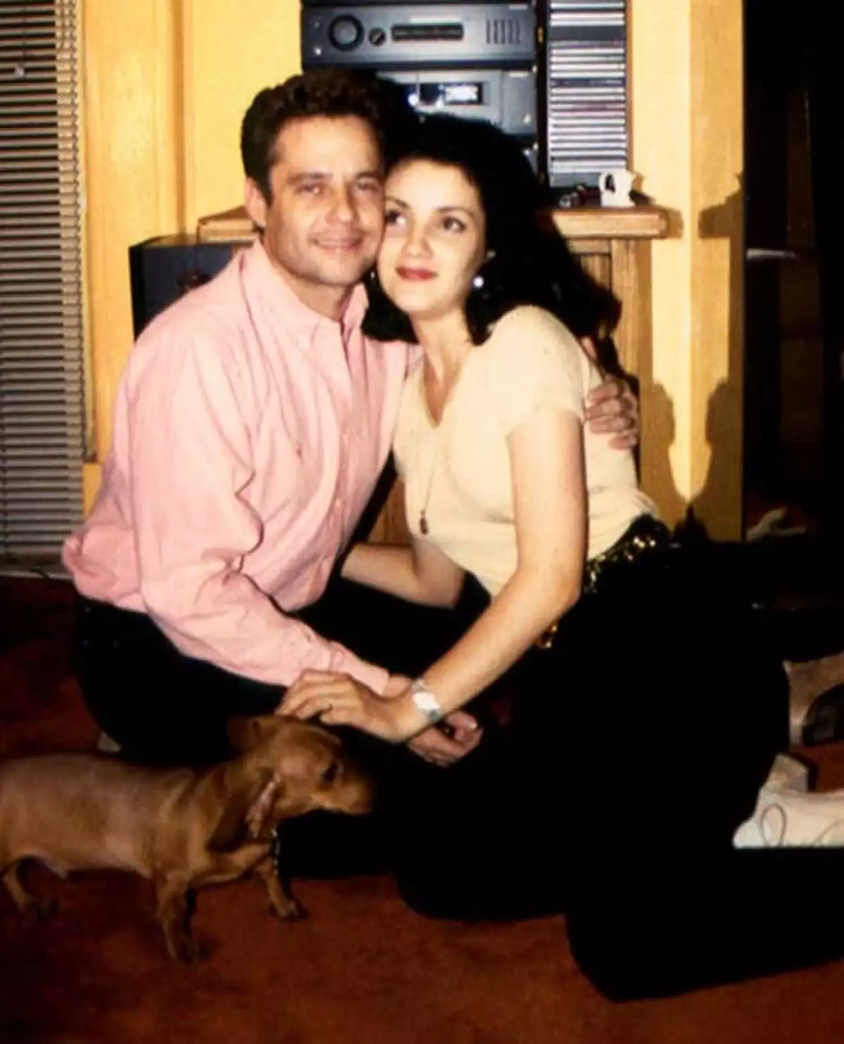 Carlos Álvarez, padre de la actriz, dijo desconocer las causas de la muerte y pidió respeto por su dolor. Su ex esposo, Alexis Ayala, indicó que siempre la recordará como parte de su vida.