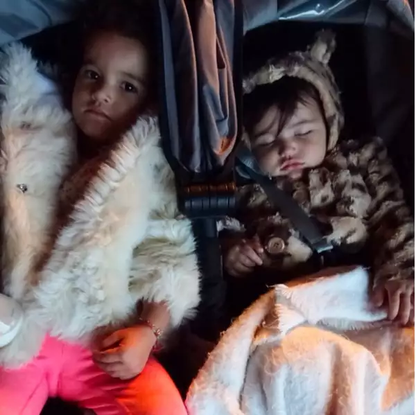 Tanto Regina como Erin terminaron exhaustas del festejo.