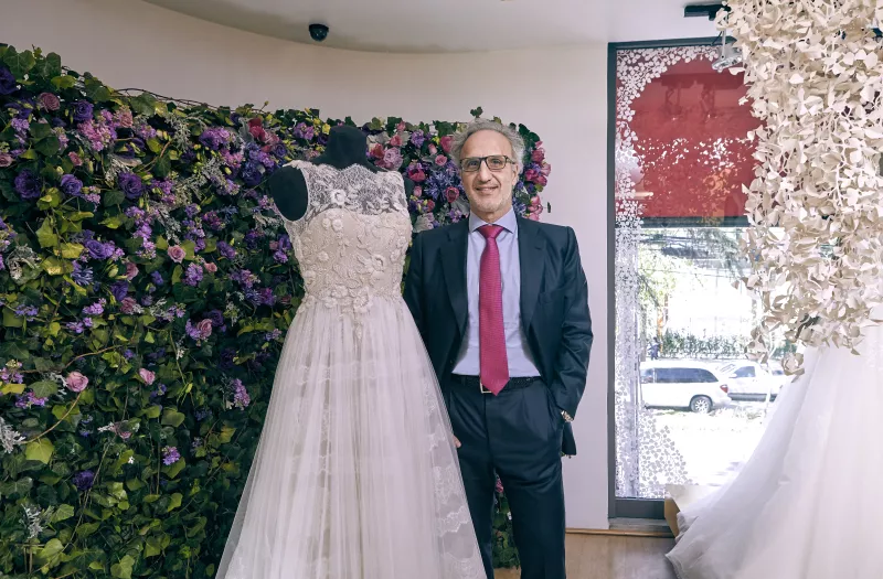 Con el legado de Pronovias, el CEO de la empresa ha encontrado la fórmula para triunfar en el mundo de la moda nupcial.