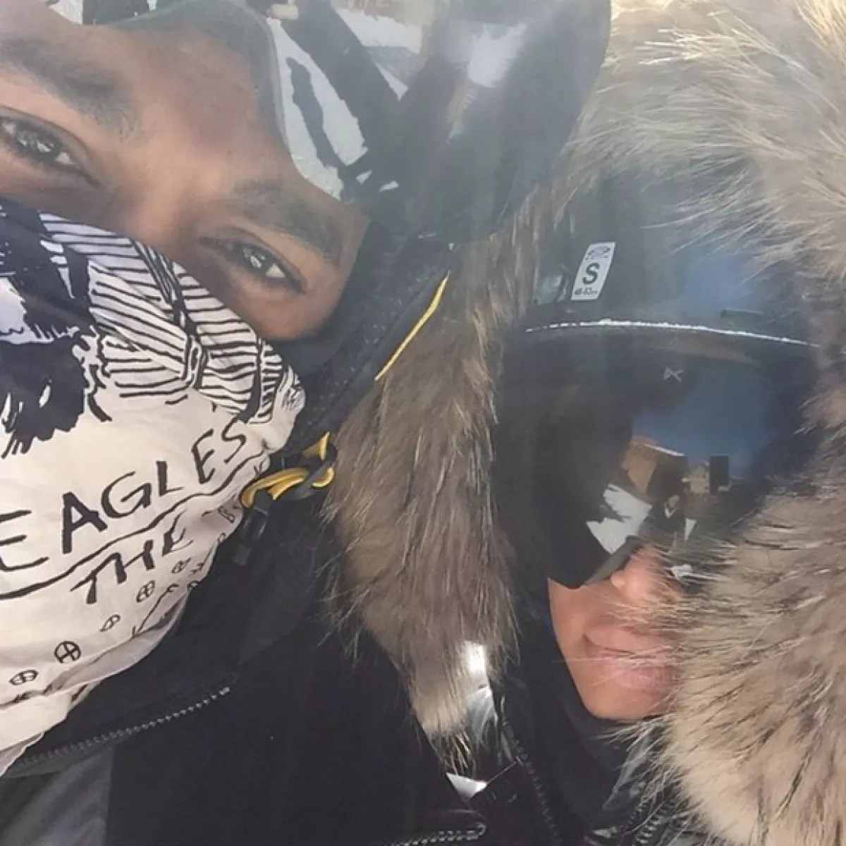 La tradicional selfie de Kim no podía faltar y en este caso su esposo Kanye accedió a tomársela con ella.