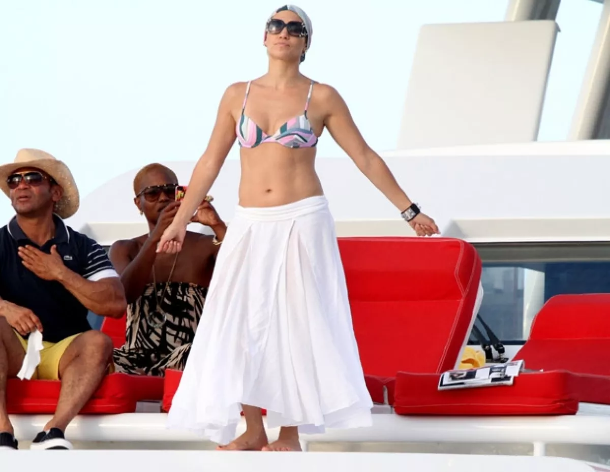 Jennifer Lopez se la pasó bailando durante su estancia en el yate donde festejó su cumpleaños 42.