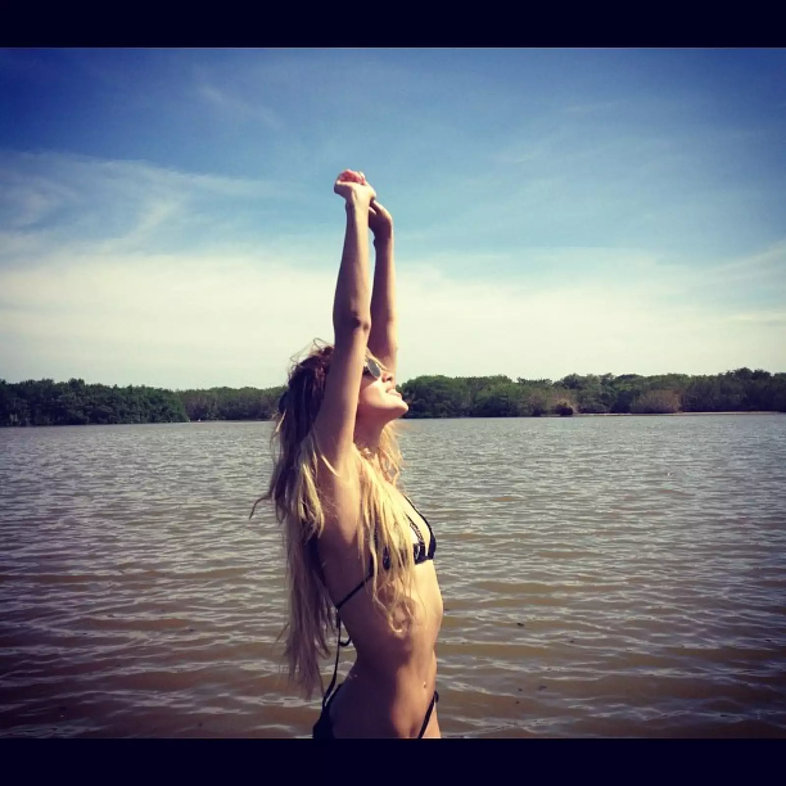 Eiza.