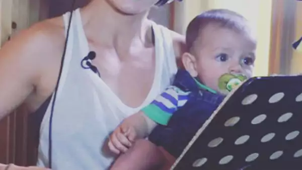 A sus nueve meses, León ya está descubriendo el arte, y es que su mamá no ha perdido oportunidad para llevarlo a un show especialmente para bebés.