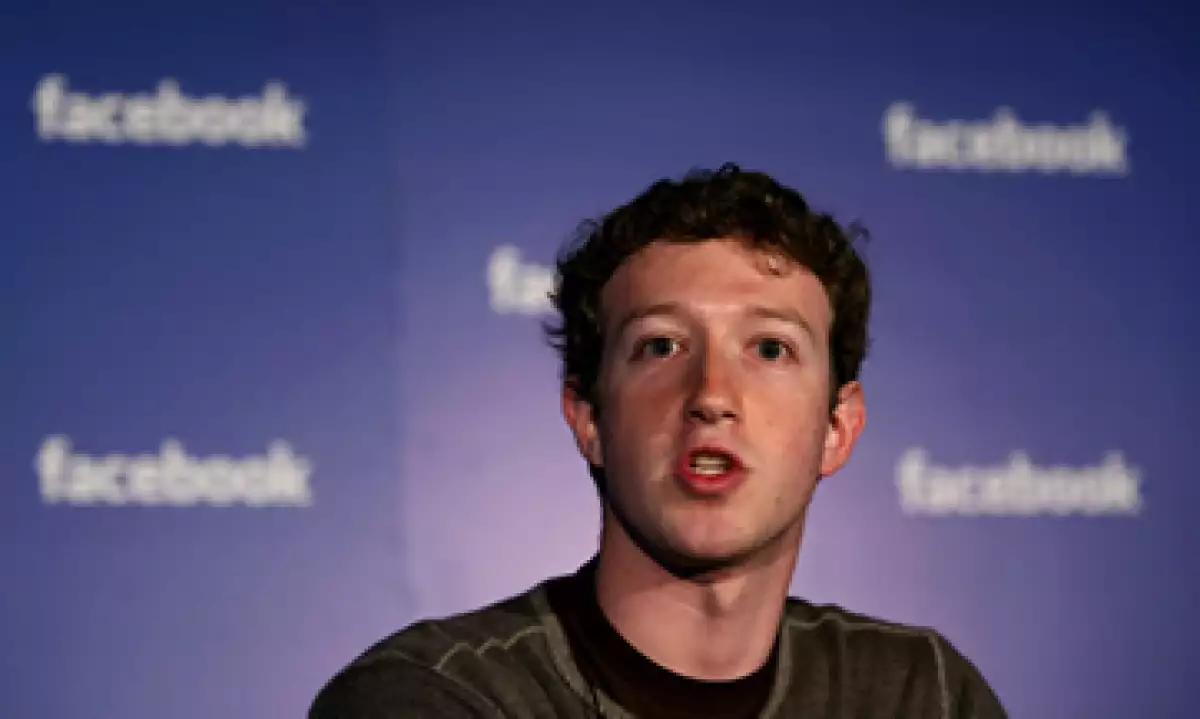 Facebook inició su aventura en Wall Street a un precio de 38 dólares por acción. (Archivo)