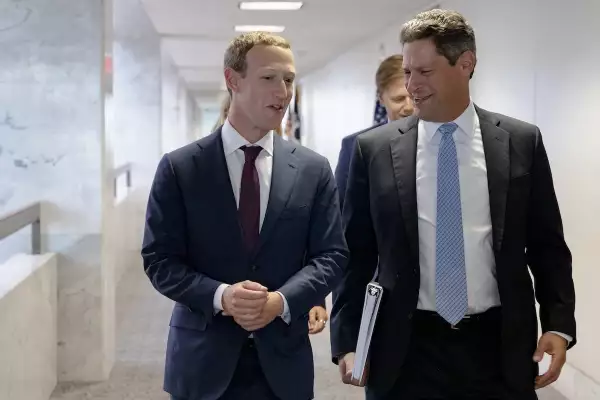 Mark Zuckerberg CEO de Meta y Joel Kaplan