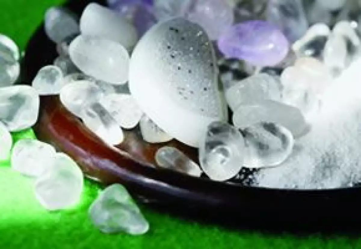 IT ROCKS! El exfoliante tiene polvos de ágata, carneol y ónix.