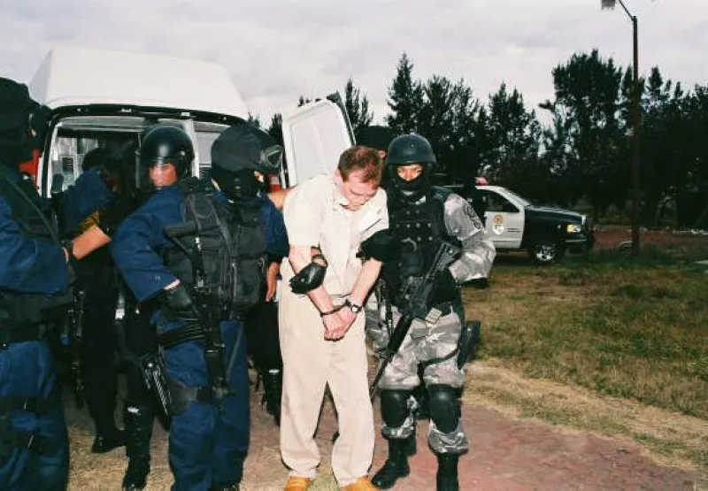 Como parte del esquema de buena conducta del Buró de Prisiones de EU, se programó la liberación del narcotraficantes al cumplir el 85% de su condena. Fue extraditado en 2007.