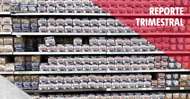 Anaqueles de supermercado con distintas presentaciones de pan de caja de Bimbo, acompañados de una franja roja con la leyenda “Reporte trimestral”.