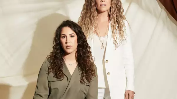 Carolina Garnica y Raquel Shabot 
