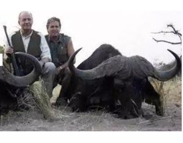 El Rey junto con el dueño del Safari.