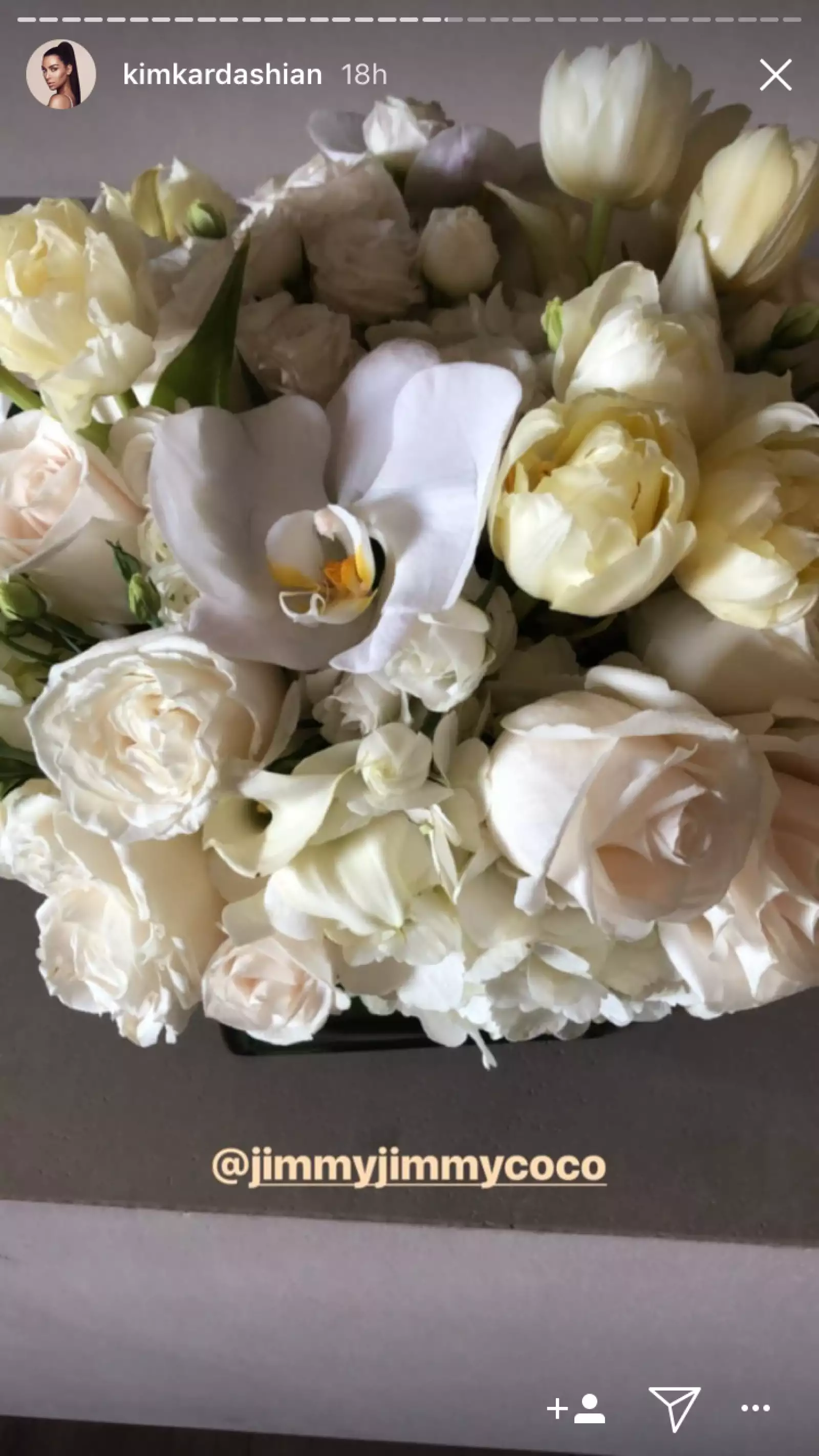 Kim Kardashian recibió decenas de flores por su cumple 37