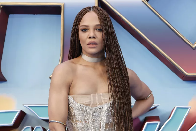 Tessa Thompson inspira a sus fans a salir del clóset