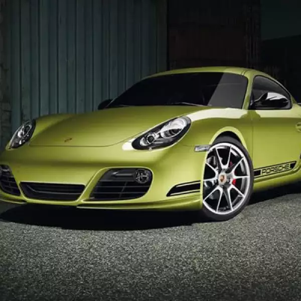 Porsche presentó el nuevo Cayman en el Salón del Automóvil de Los Angeles 2010,  con distribución oficial en concesionarias en febrero de 2011.