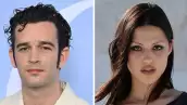 Matty Healy y Gabbriette Bechtel 