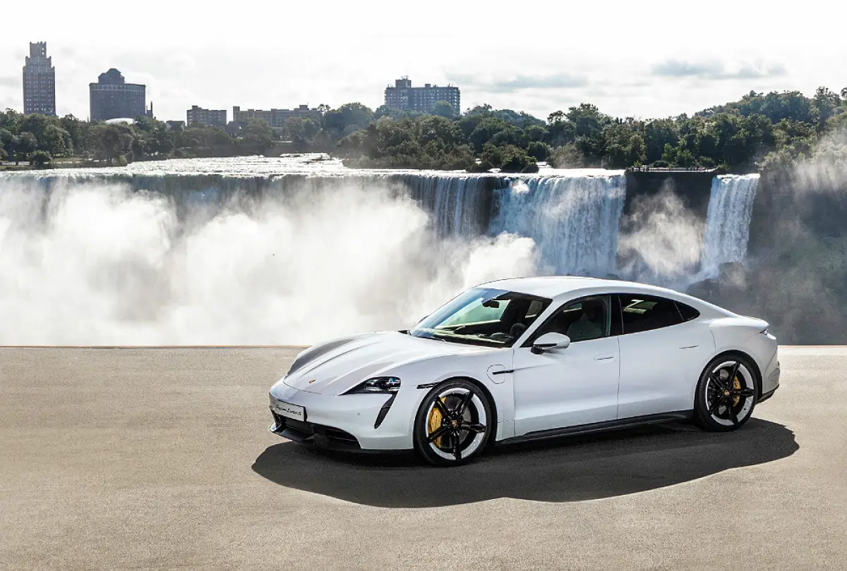 Porsche Taycan catarata.jpg