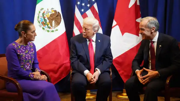 Claudia Sheinbaum, presidenta de México, primera reunión trilateral con Donald Trump, presidente de los Estados Unidos y Mark Carney, primer ministro de Canadá. 