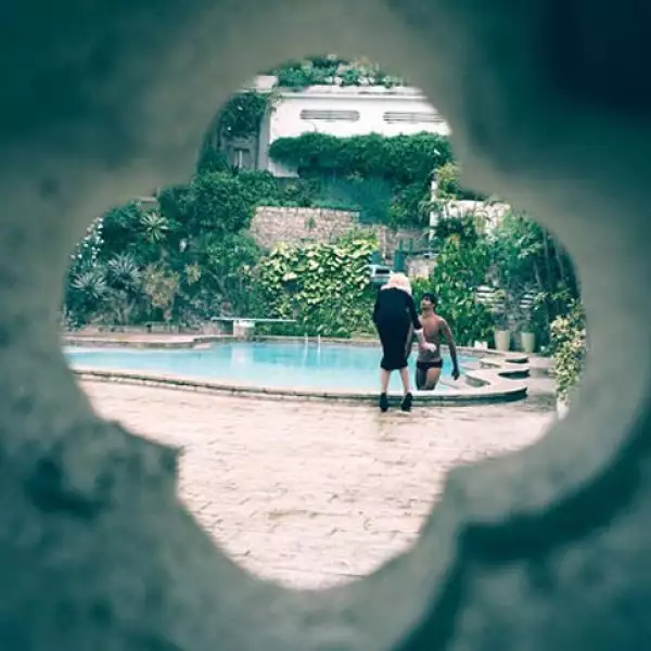 Jesús se hizo famoso por su participación en Hostel, la serie erótica en la que un grupo de actrices que llevan a cabo las fantasías sexuales de sus televidentes.