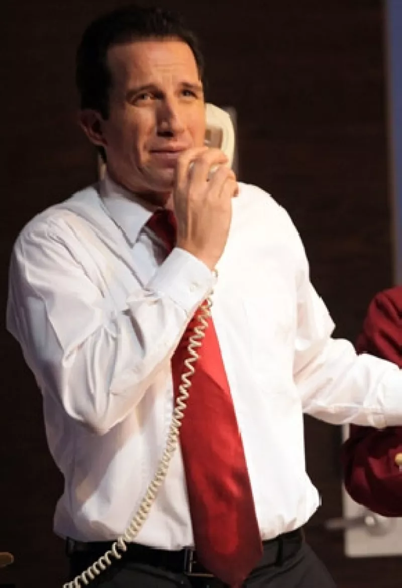 Luego de su participación en la puesta en escena `Rain Man´, el actor regresa al escenario con `Político de alcoba´.
