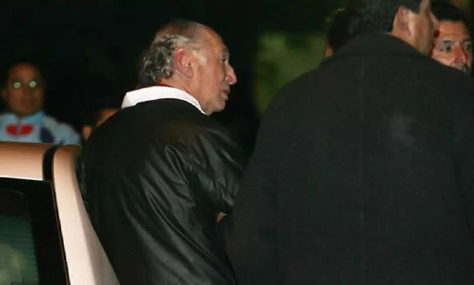 Las exequias se llevaron a cabo de manera privada, el padre del empresario, Alberto Saba, recibía a la gente en la puertas de su hogar.