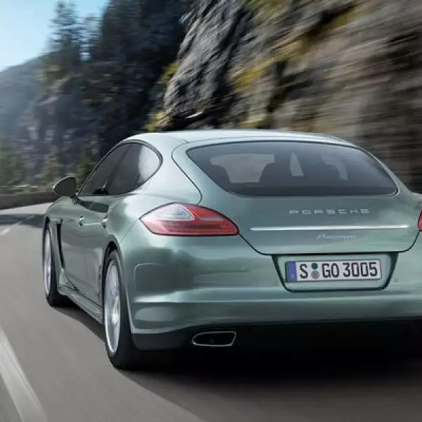 El Porsche Panamera estará disponible en agosto de este año por 80,000 euros, poco más de 1 millón de pesos.