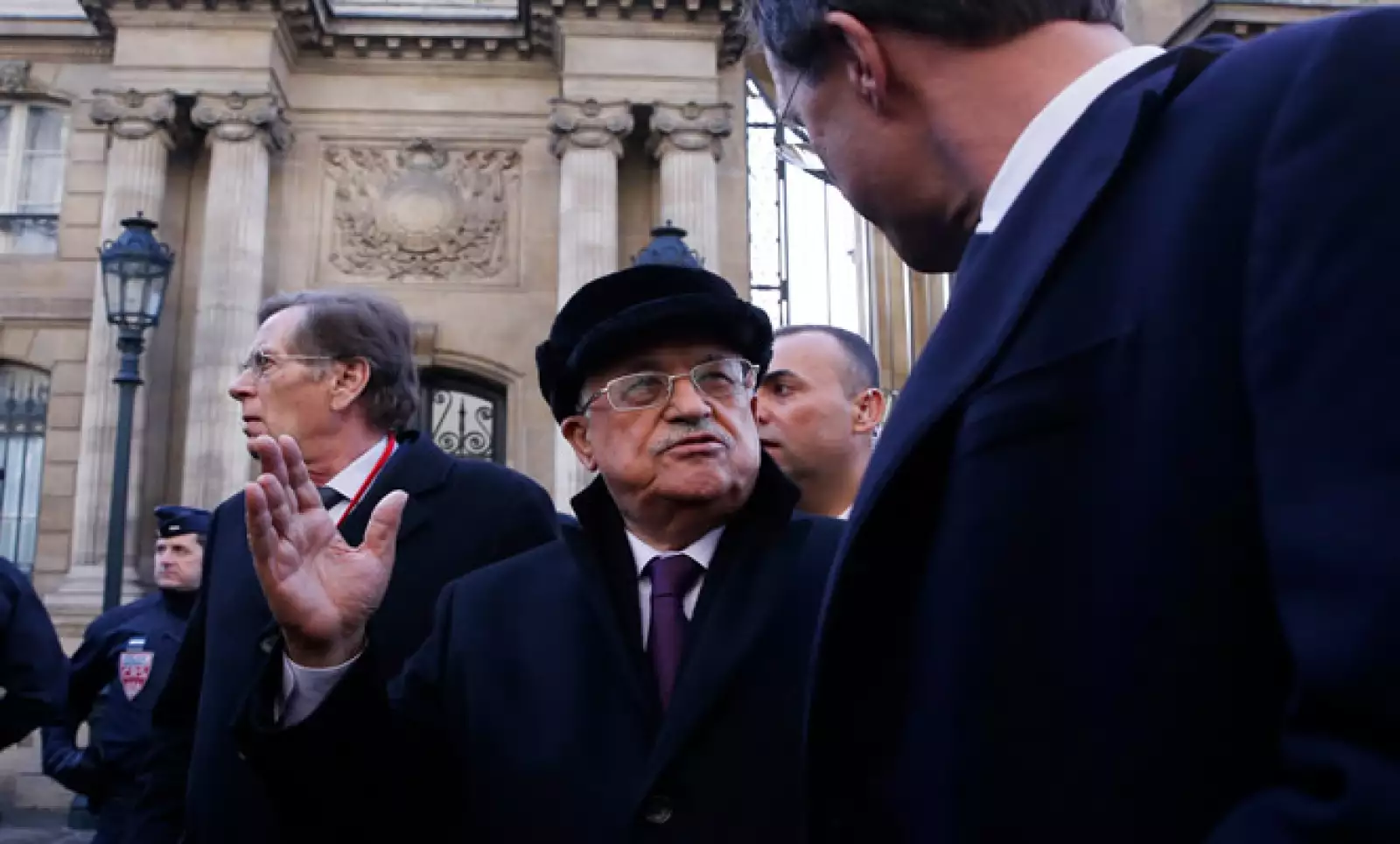 Mahmoud Abbas marchó junto con docenas de líderes extranjeros, entre ellos representantes árabes y musulmanes. 