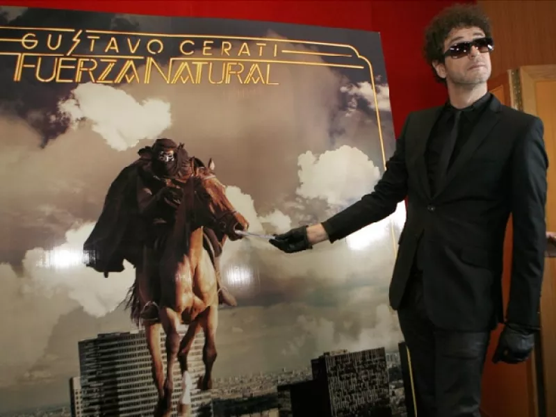 El cantante ganó varios galardones a los que estaba nominado con su álbum `Fuerza Natural´, en la entrega que concede la industria discográfica en Argentina.