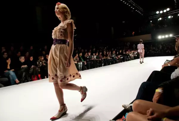 Su estilo tiene un toque vintage e inocente; aquí su última colección en el DFashion.
