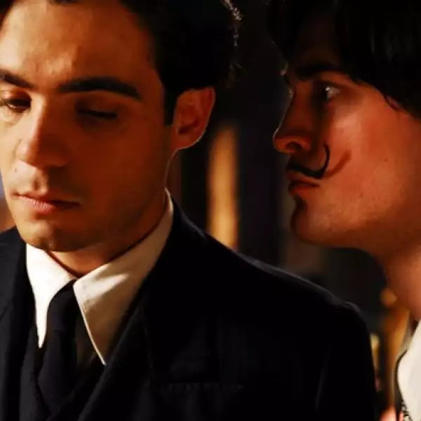 Dio vida a Salvador Dalí en Little Ashes en 2009.