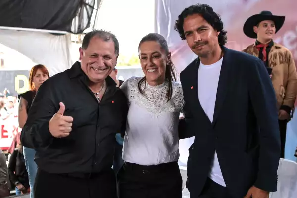 Claudia Sheinbaum y los ex futbolistas Francisco Javier El Abuelo Cruz y Braulio Luna