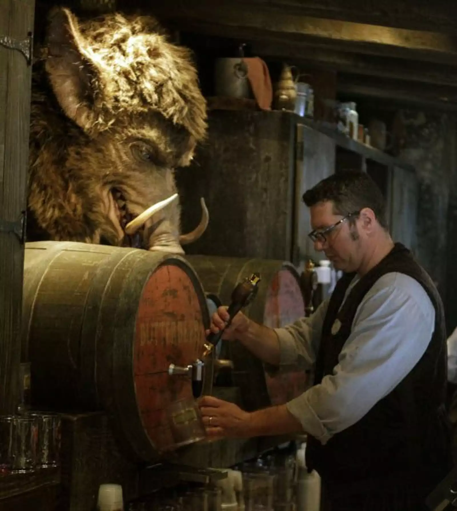 El parque cuenta con juegos, tiendas y reproducciones detalladas del ficticio pueblo de Hogsmeade.