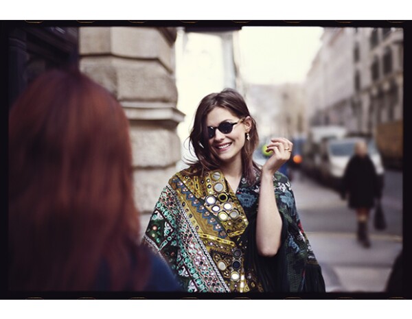Holliday Grainger en el detrás de cámaras de Burberry.
