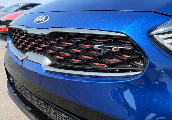 KIA Forte GT Sedan parrilla.jpg