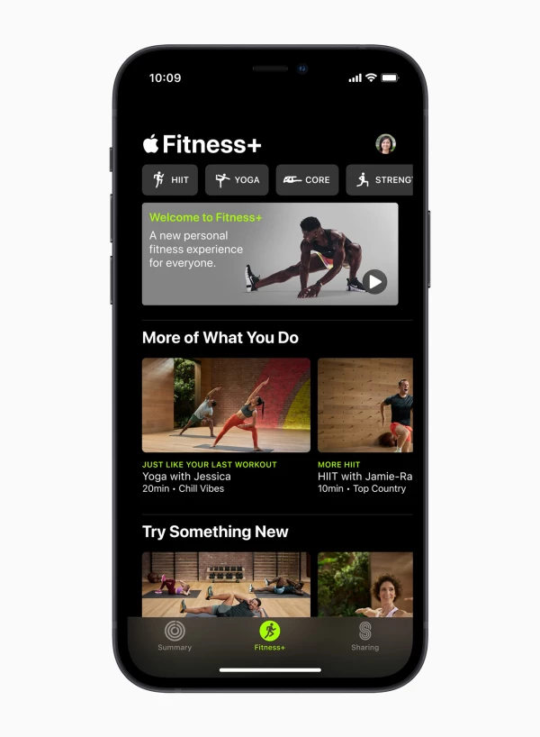 Apple_iPhone12-fitnessplus-menu-yoga-screen_12142020.jpg