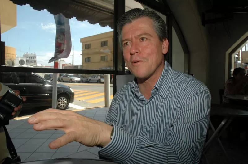 Gerardo Buganza buscó la candidatura al gobierno de Veracruz en 2004 bajo las siglas del PAN, al que renunció posteriormente en 2010.