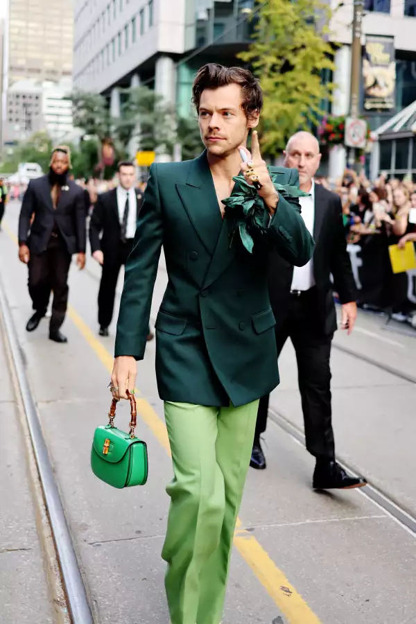 harry-styles-my-policeman-premiere-festival-cine-toronto-look-gucci.jpg