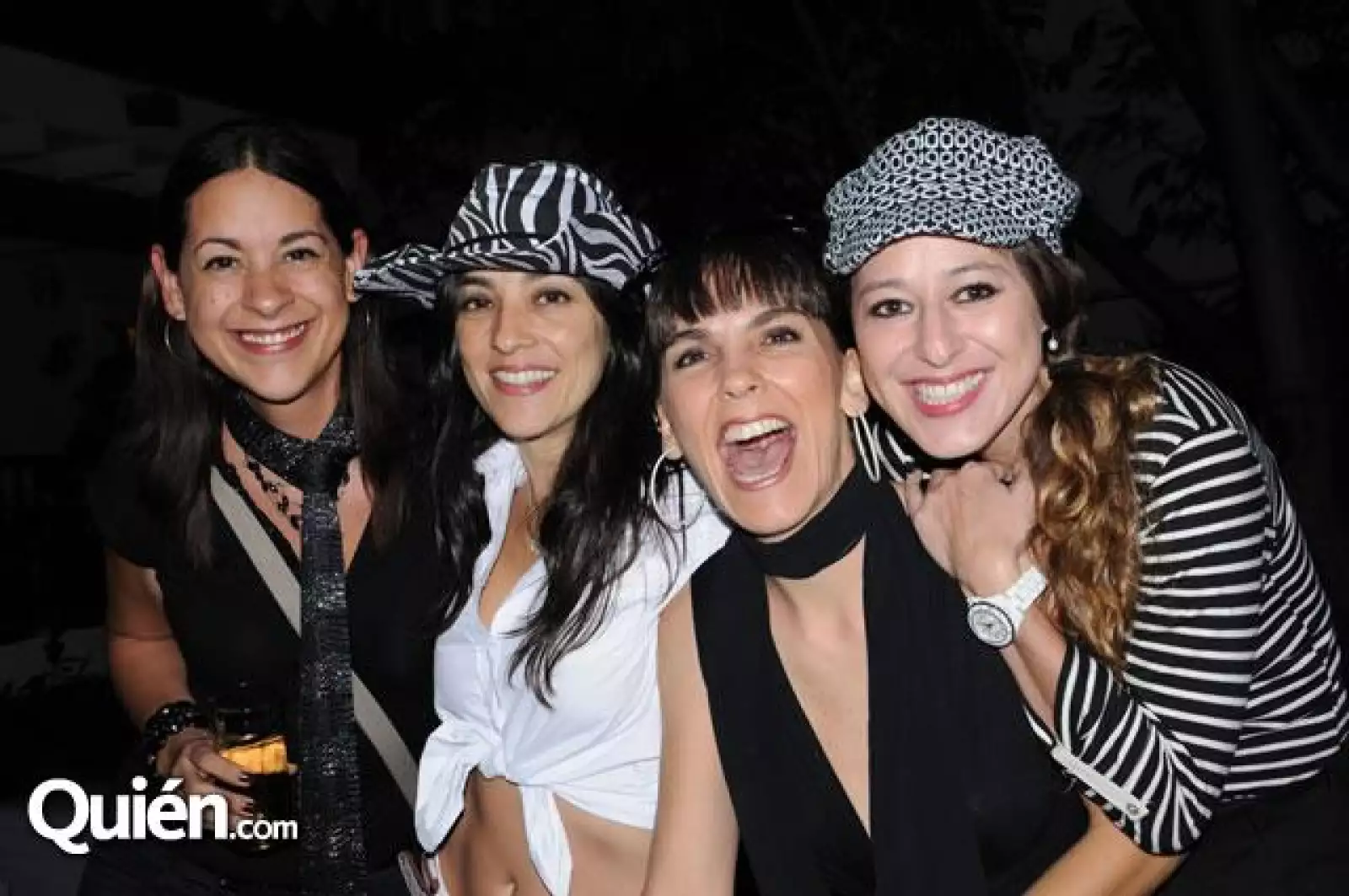 Cumple en blanco y negro
