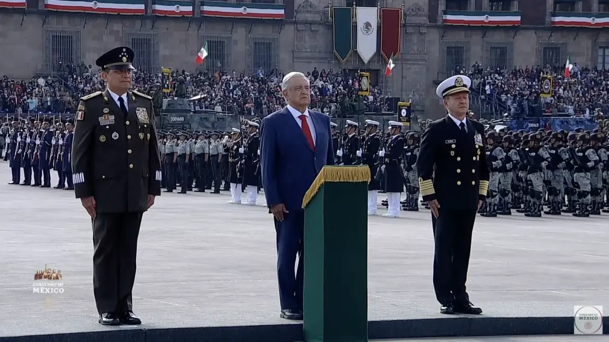 El presidente al inicio del desfile