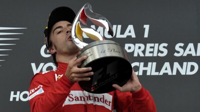 Fernando Alonso celebra su triunfo en el GP de Alemania