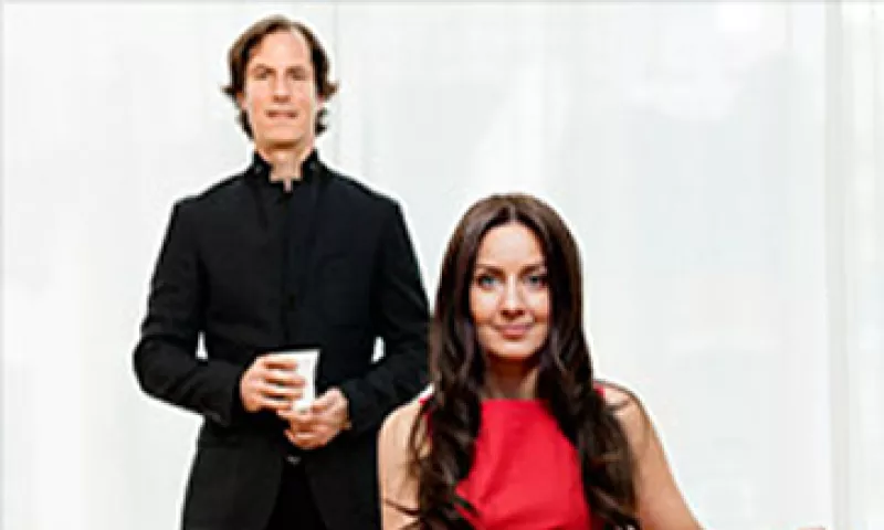 Andrew Madoff y su novia Catherine Hooper, venden productos que son útiles en inundaciones, huracanes, terremotos, guerras y otros desastres. (Foto: Cortesía Fortune)