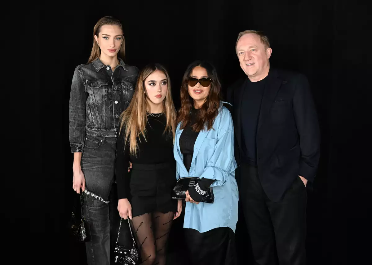 Balenciaga : Photocall - Paris Fashion Week - Womenswear F/W 2022-2023