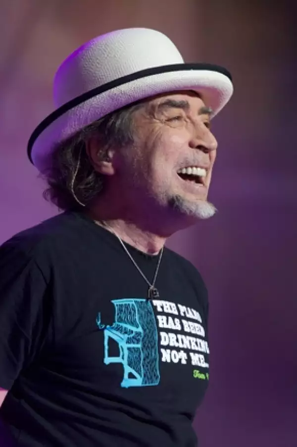 El cantante español daba un concierto en Tijuana cuando sintió un dolor que lo motivó a dejar el escenario para ser atendido en un hospital de la ciudad.