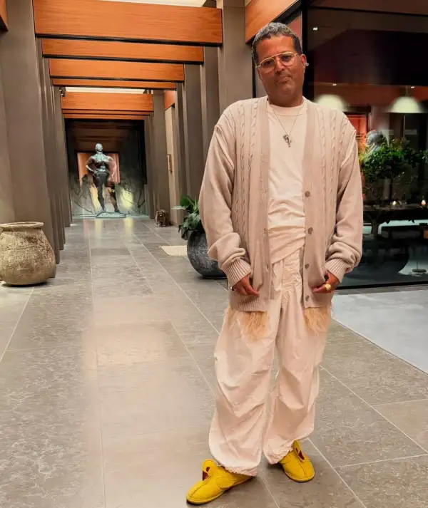 Aldo Rendón luciendo un estilo atrevido.