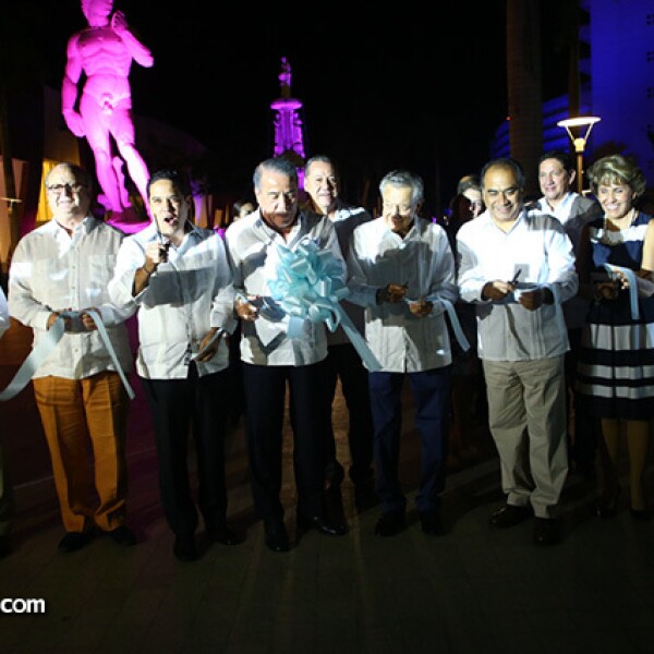 Miguel Alemán Velasco inauguró tributo a su padre Miguel Alemán Velasco inauguró tributo a su padre