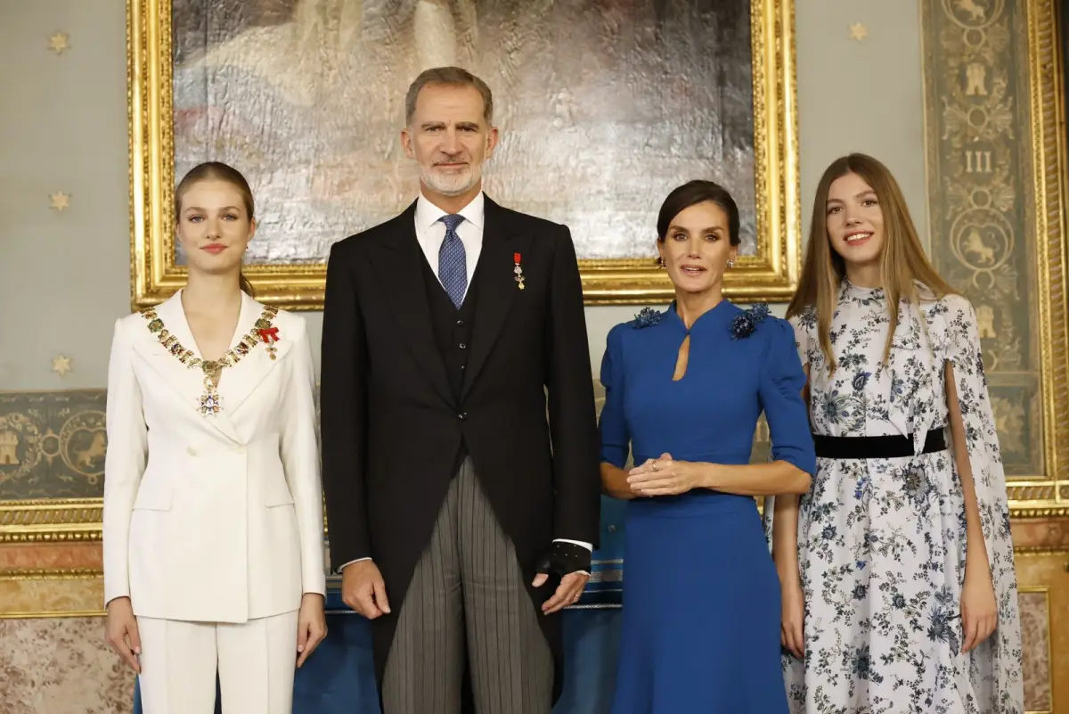 vestido rentado reina letizia.jpeg