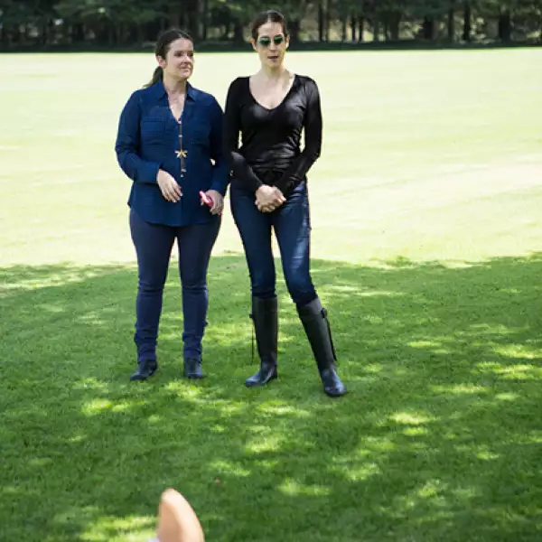 Melissa de la Cruz y Adriana Cárdenas