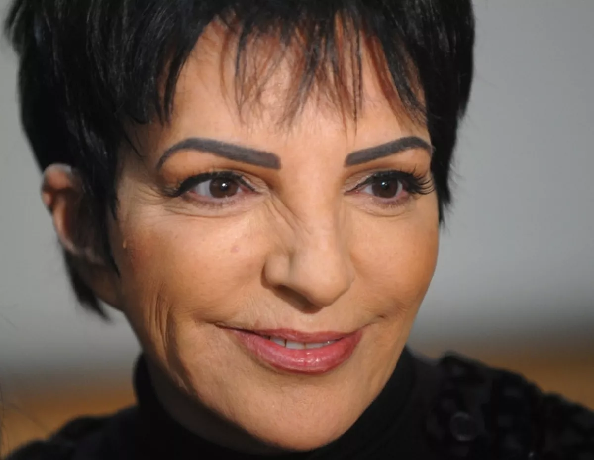 Es considerada una de las divas del cine, teatro y música.