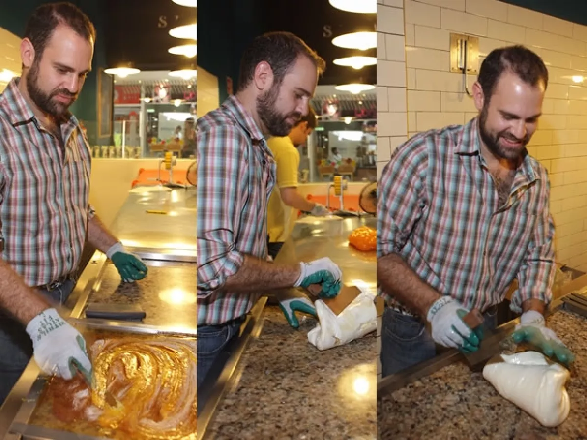 Isaac nos muestra el proceso de elaboración de los dulces