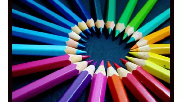 Antes de adentrarnos en el tema de tus posibilidades te doy un tip: trata de utilizar como máximo dos colores que combinen, la idea es lograr que todo se vea armónico y lucidor.